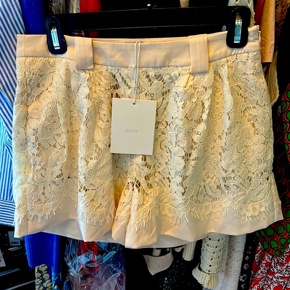 Cream colored lace shorts/so medium Saks 5th Ave Size med (fits like a 6)